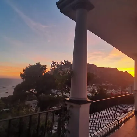 Marvelous Sea View Apartment Capri